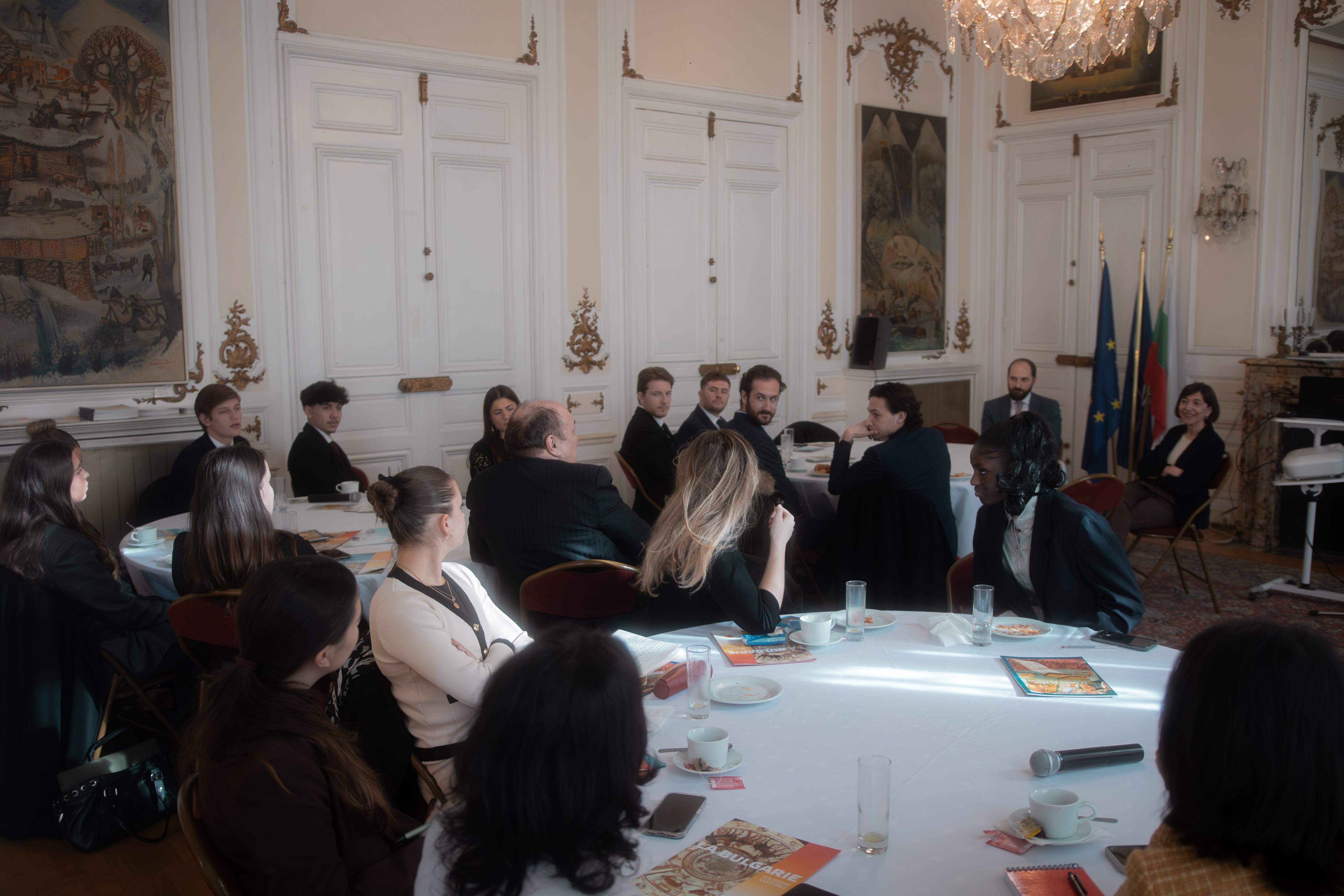 L'Ambassade de Bulgarie à Paris a accueilli des étudiants de l'École des hautes études internationales et politiques (HEIP) afin de présenter lе positionnement du pays dans les affaires internationales et le rôle d‘un diplomate dans un monde globalisé